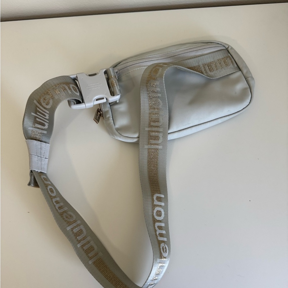 Lululemon Everywhere Belt Bag 1L